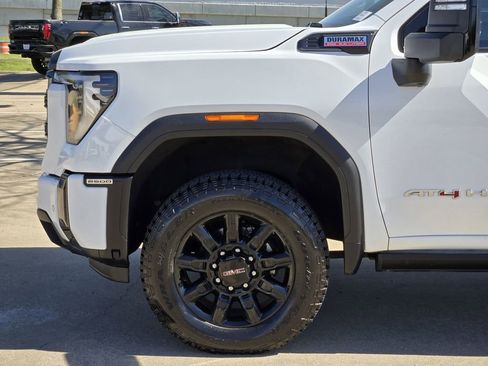 Used 2024 GMC Sierra 2500 AT4 w/ AT4 Premium Plus Package AWD/4WD image 9
