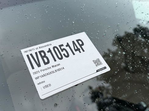 Used 2025 Porsche Macan AWD/4WD image 26