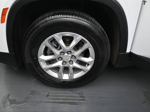 Used 2022 Chevrolet Traverse LS FWD image 17