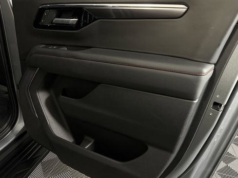 Used 2025 Chevrolet Suburban RST image 32