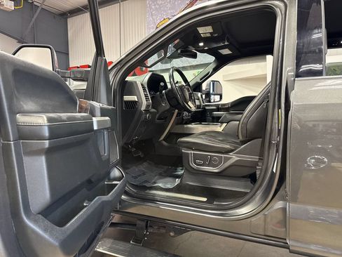 Used 2017 Ford F250 Platinum w/ Platinum Ultimate Package AWD/4WD image 88