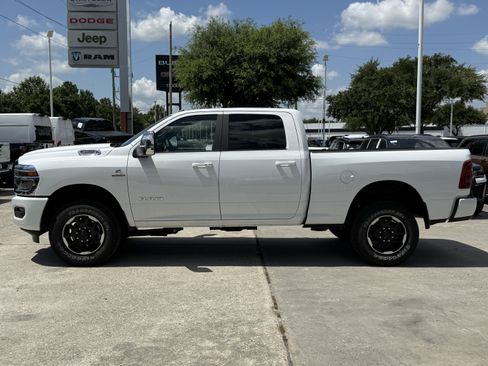 Used 2026 RAM 2500 Laramie AWD/4WD image 9