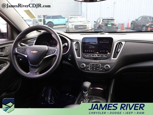 Used 2023 Chevrolet Malibu LT image 13