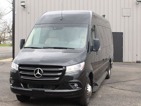 Used 2023 Mercedes-Benz Sprinter 3500 image 10