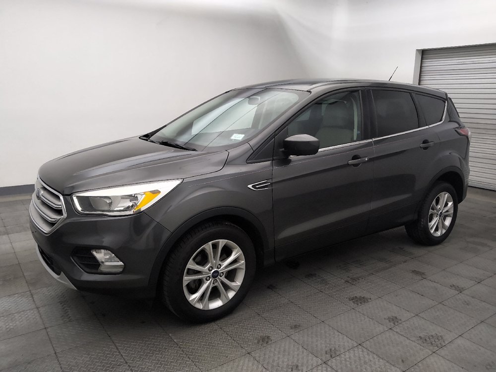 Used 2017 Ford Escape SE FWD image 2