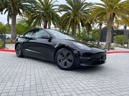 Used 2023 Tesla Model 3 Standard Range image 2