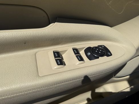 Used 2013 Lincoln MKT FWD image 14