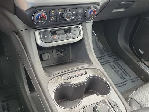 Used 2023 GMC Acadia SLT AWD/4WD image 16