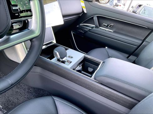 New 2025 Land Rover Range Rover SE image 10