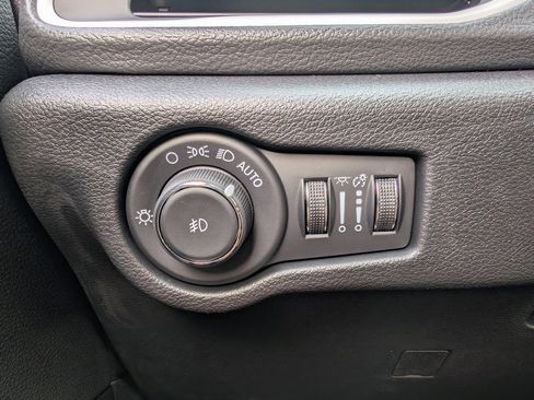 New 2026 Chrysler Pacifica Select image 33