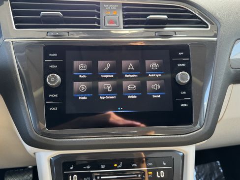 Certified 2023 Volkswagen Tiguan SE w/ Panoramic Sunroof Package FWD image 24