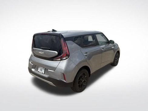 Used 2024 Kia Soul LX w/ Option Group 015 FWD image 3