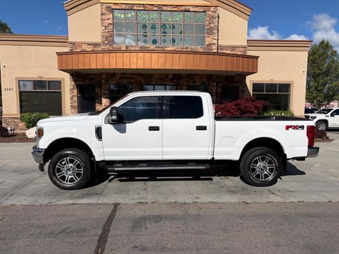 Used 2018 Ford F250 XLT w/ FX4 Off-Road Package AWD/4WD image 2