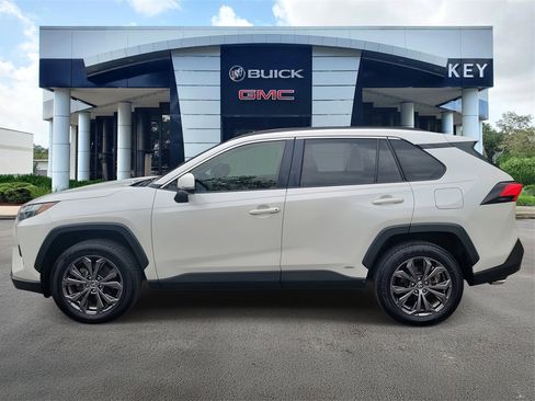 Used 2022 Toyota RAV4 XLE Premium image 4