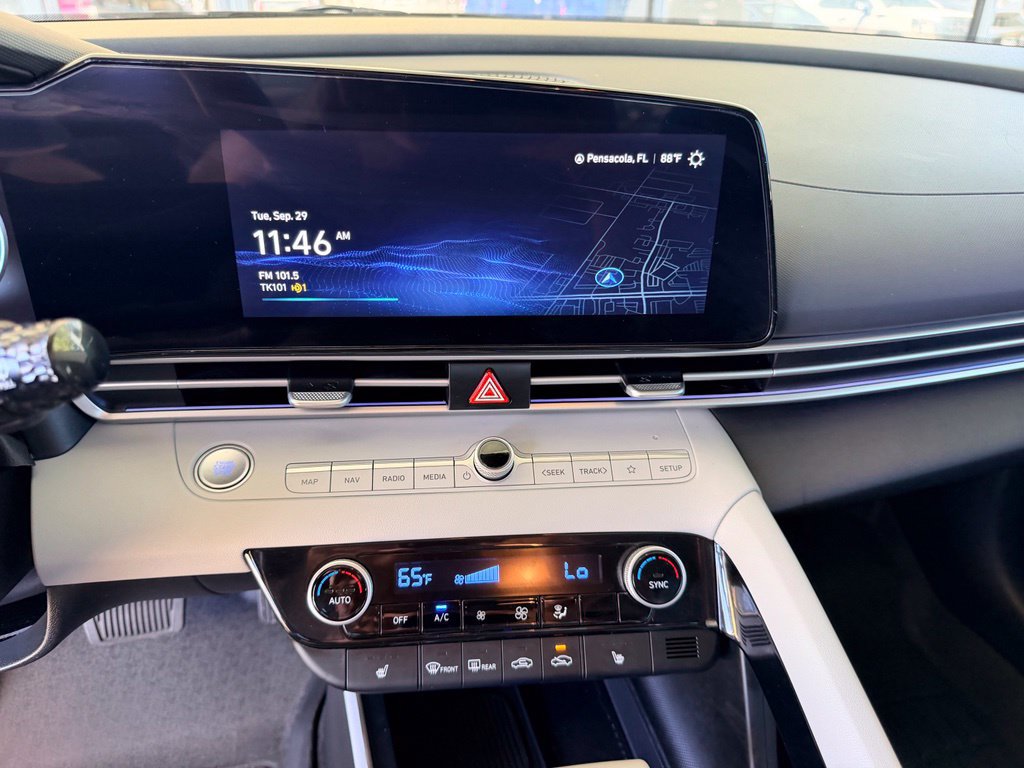 Used 2025 Hyundai Elantra Limited FWD image 25