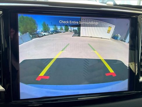Used 2024 Chrysler Pacifica Touring-L FWD image 14