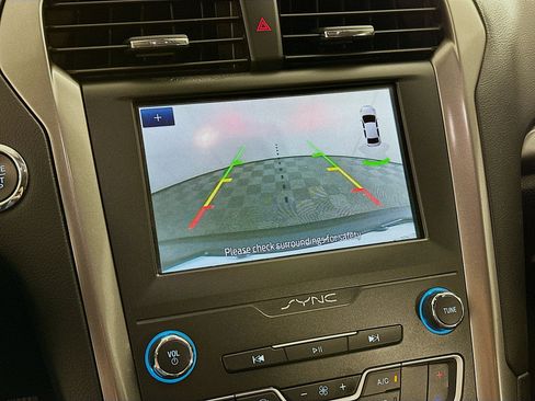 Used 2020 Ford Fusion SE image 22