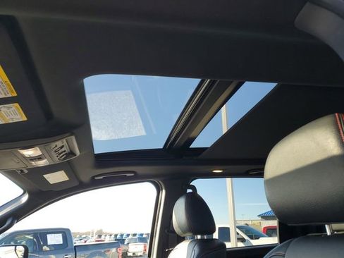 Used 2021 Nissan Titan PRO-4X w/ Pro-4x Convenience Package image 28