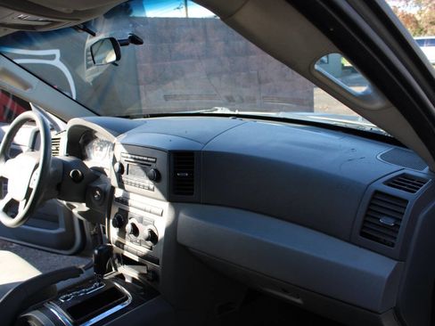 Used 2007 Jeep Grand Cherokee Laredo AWD/4WD image 11