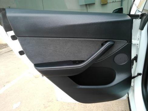 Used 2021 Tesla Model Y Long Range AWD/4WD image 16