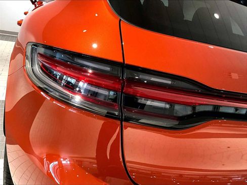 Used 2025 Porsche Macan image 34