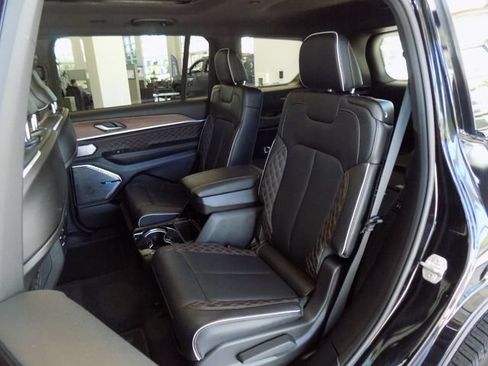 Used 2025 Jeep Grand Cherokee L Summit w/ Obsidian Package AWD/4WD image 27