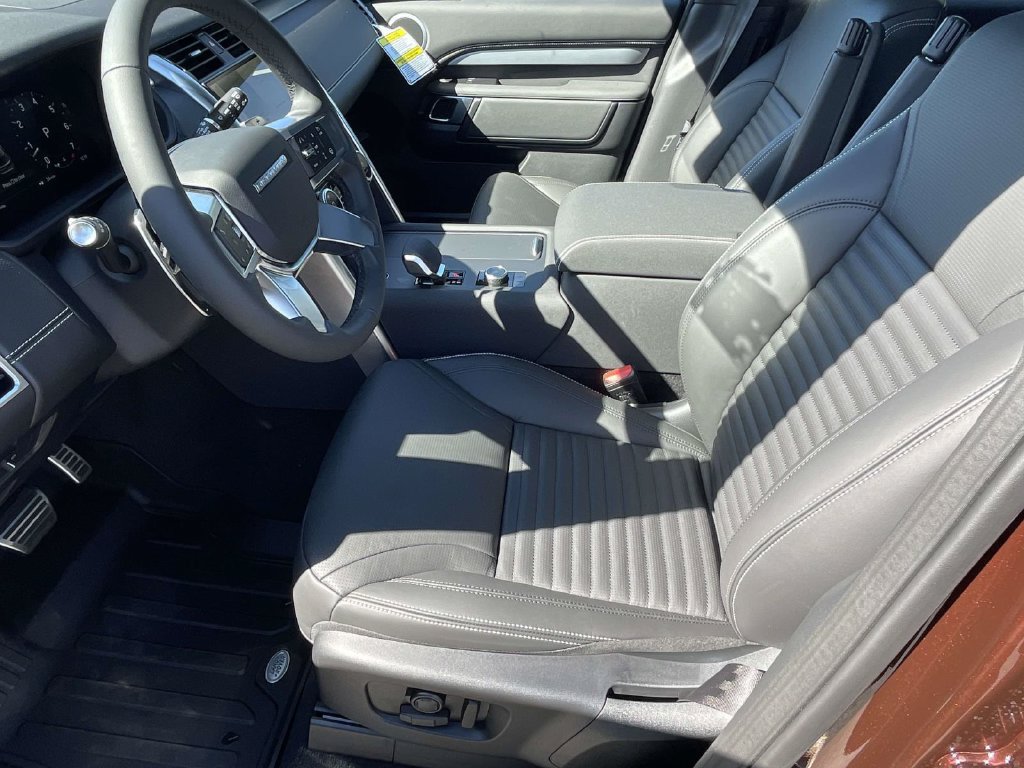 New 2026 Land Rover Discovery Limited Edition AWD/4WD image 9