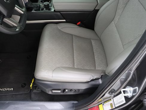 Used 2025 Toyota Tundra Limited AWD/4WD image 15