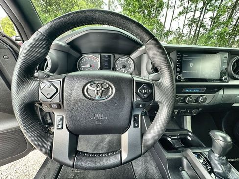 Used 2021 Toyota Tacoma TRD Off-Road w/ Technology Package AWD/4WD image 11