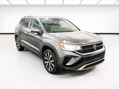 Used 2023 Volkswagen Taos SE w/ Panoramic Sunroof Package AWD/4WD image 3