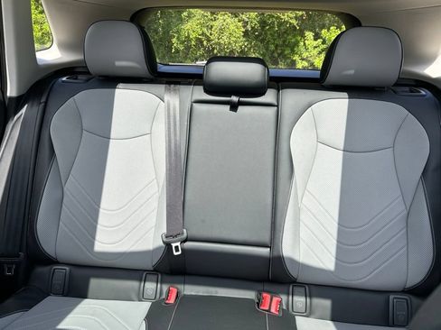 Certified 2025 Volkswagen Tiguan SE w/ Panoramic Sunroof Package AWD/4WD image 13