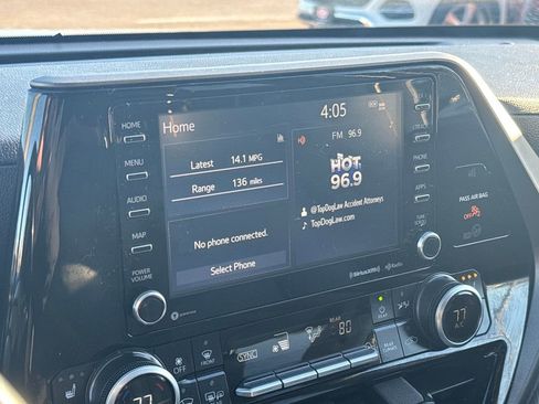 Used 2021 Toyota Highlander XLE image 25