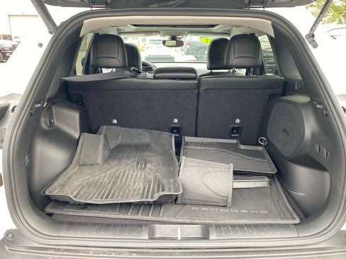 Used 2022 Jeep Cherokee Limited w/ Mopar Interior Package image 24