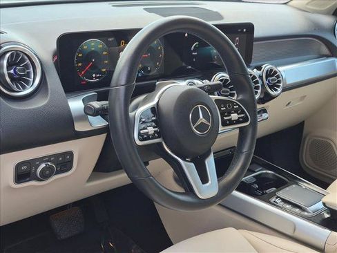Used 2022 Mercedes-Benz GLB 250 4MATIC image 10