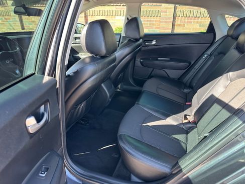 Used 2018 Kia Optima S FWD image 7
