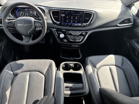 Used 2024 Chrysler Pacifica Touring-L w/ S Appearance Package image 34