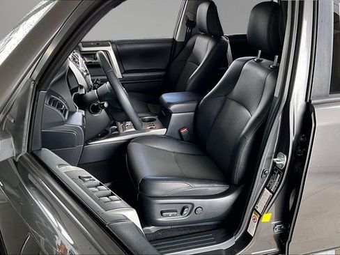 Used 2019 Toyota 4Runner SR5 Premium RWD image 18