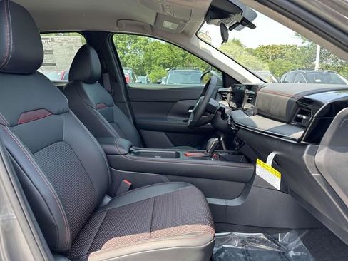 New 2025 Nissan Kicks SR FWD image 10