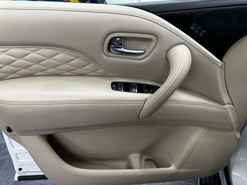 Used 2018 INFINITI QX80 4WD w/ Deluxe Technology Package image 12