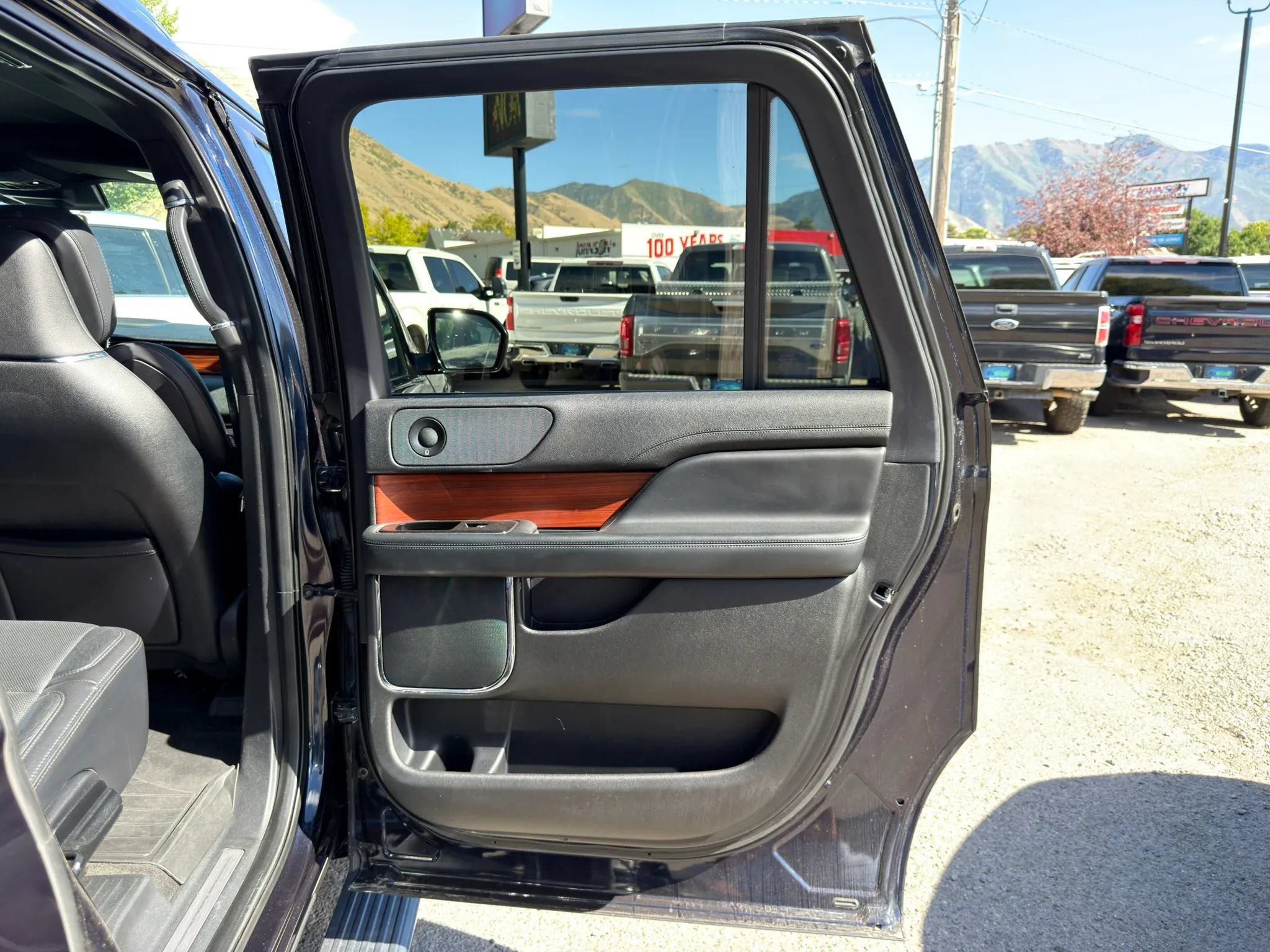 Used 2021 Lincoln Navigator L Reserve AWD/4WD image 20