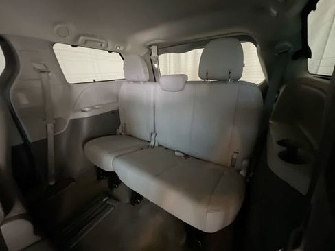 Used 2018 Toyota Sienna XLE w/ XLE Navigation Package image 24