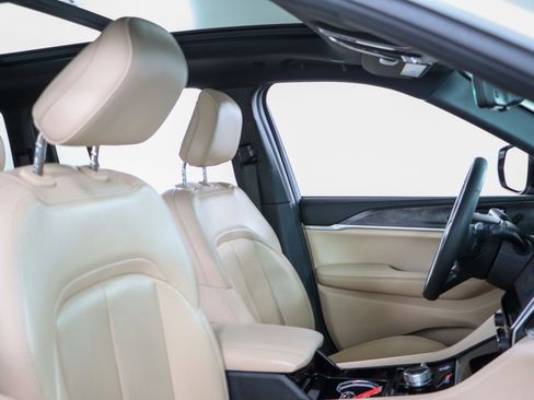 Used 2023 Jeep Grand Cherokee 4WD 4xe w/ Luxury Tech Group II image 29