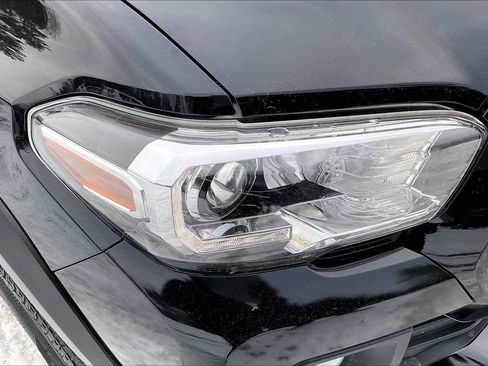 Used 2019 Toyota Tacoma TRD Off-Road image 32