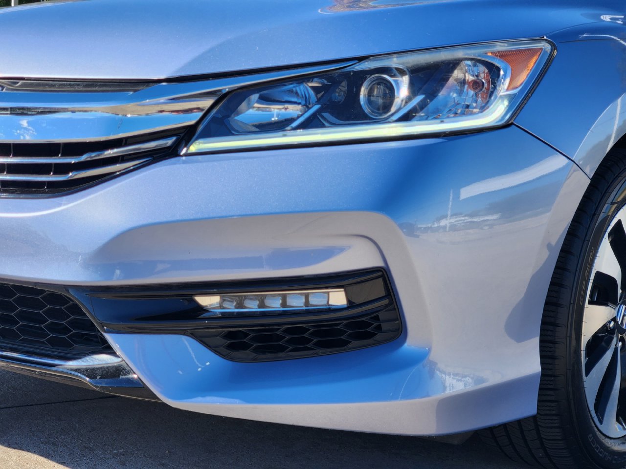 Used 2017 Honda Accord EX-L image 9
