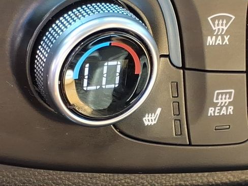 Used 2018 Chevrolet Traverse LT FWD image 8