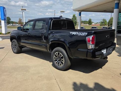 Used 2023 Toyota Tacoma TRD Sport AWD/4WD image 3