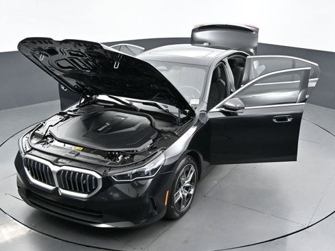 Used 2024 BMW i5 eDrive40i w/ M Sport Package image 48