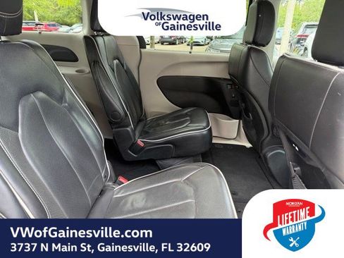 Used 2024 Chrysler Pacifica Limited FWD image 8