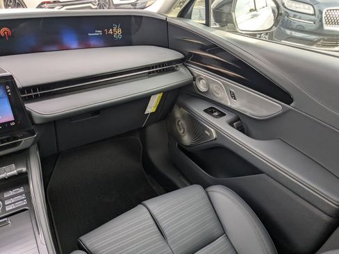 New 2026 Lincoln Nautilus Reserve AWD/4WD image 17