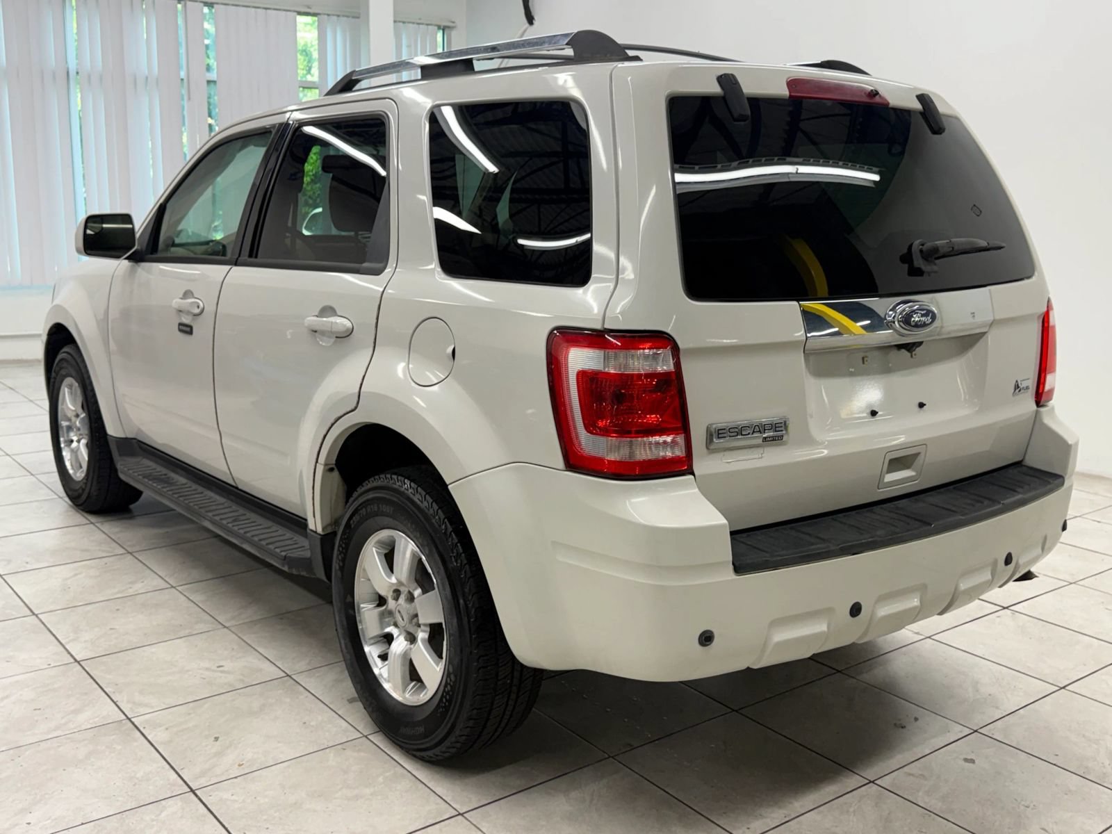Used 2010 Ford Escape Limited FWD image 7